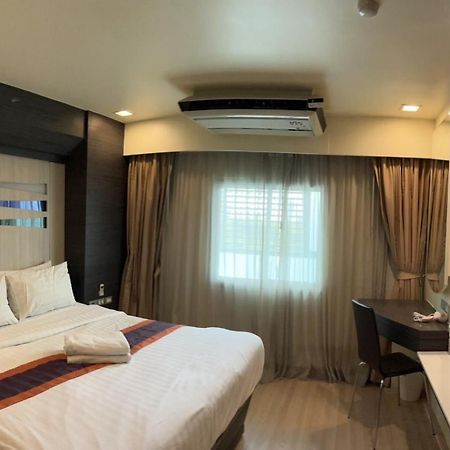 Orion Rooms Sukhumvit 11 Banguecoque Exterior foto