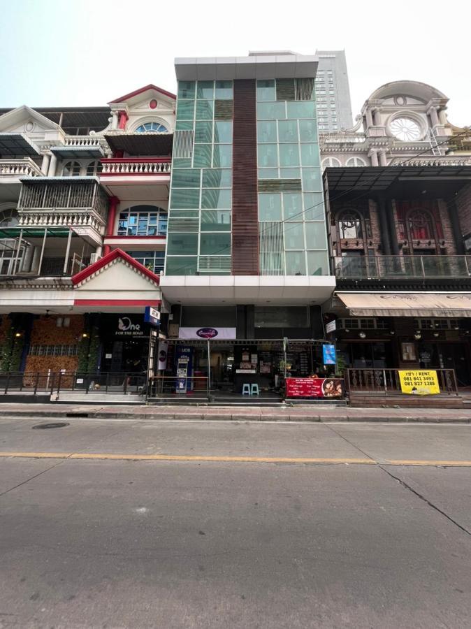 Orion Rooms Sukhumvit 11 Banguecoque Exterior foto